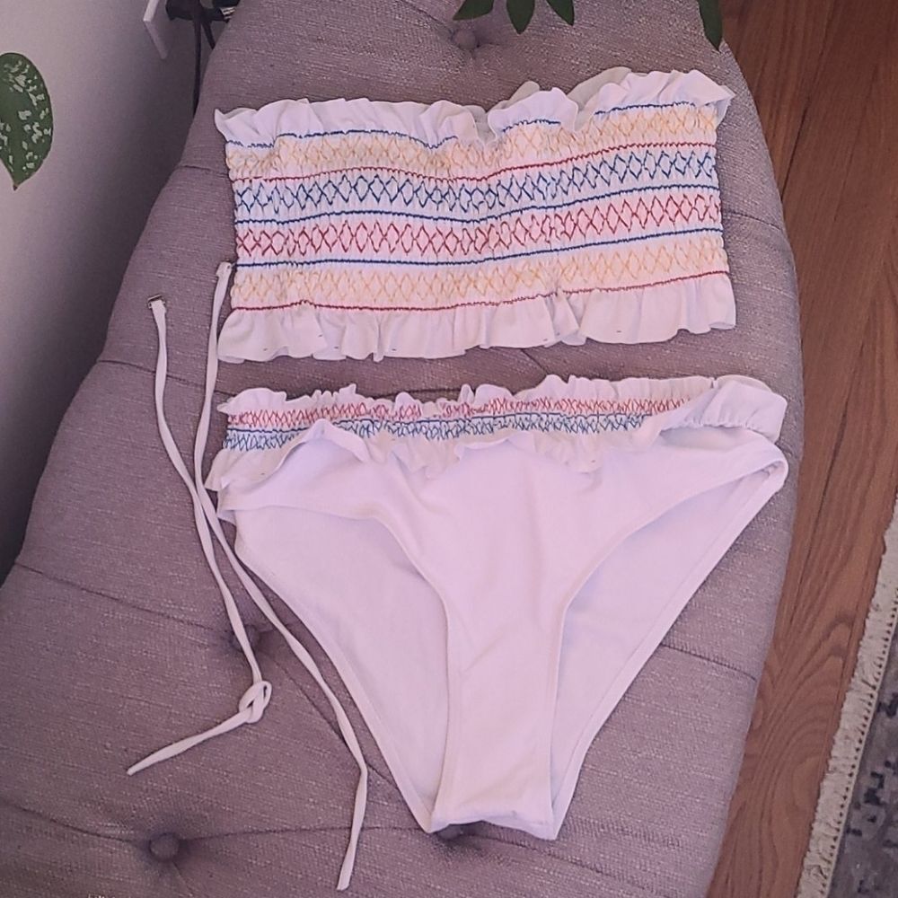 Ribbed Ruffled L White Bikini Swimsuit